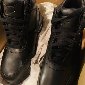 Men size 9 Nike boots